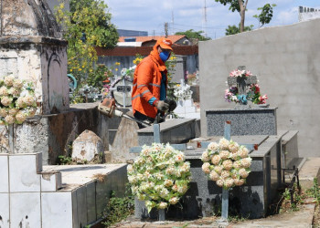 Prefeitura de Água Branca realiza manutenção de cemitérios